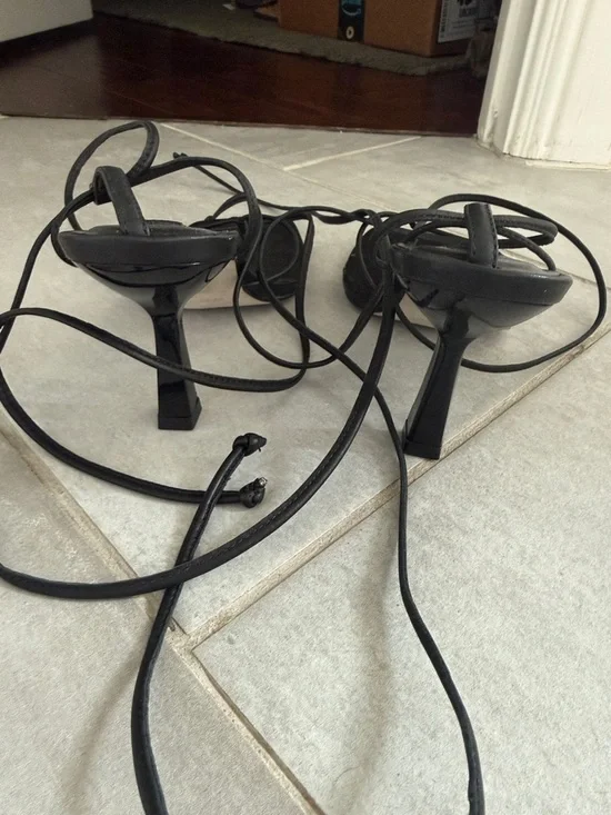 Steve Madden Black Lace-Up Square-Toe Strappy Sandals - Picture 3 of 7